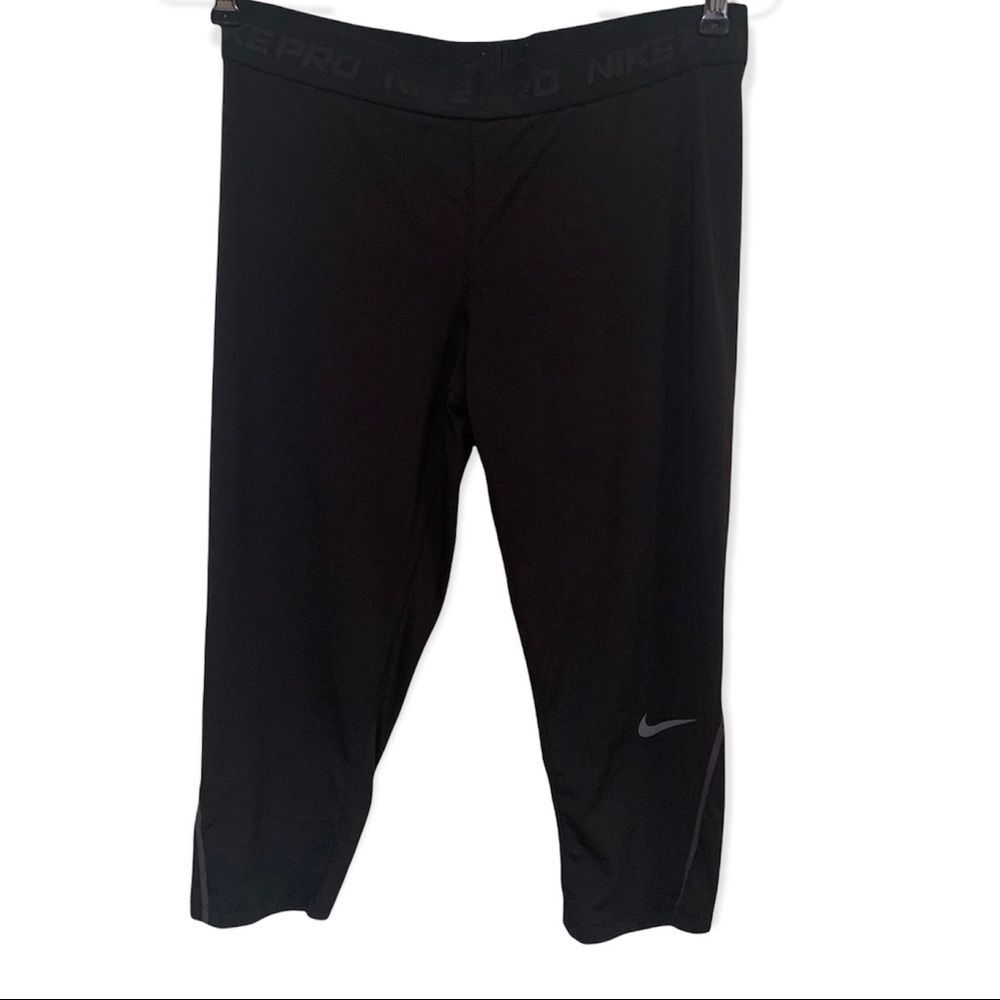 Nike - Nike Pro Women's Black Capri Leggings Size Medium